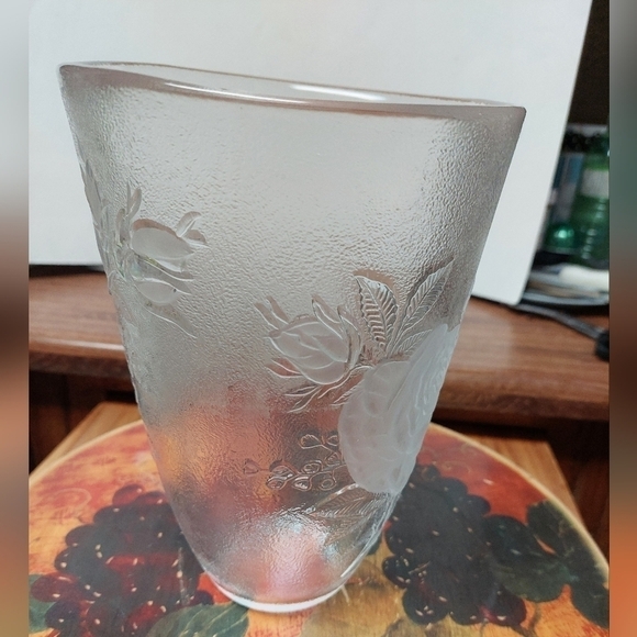 Vintage* 70s Frosted Crystal Rose Hand Etched Vase - Picture 2 of 11